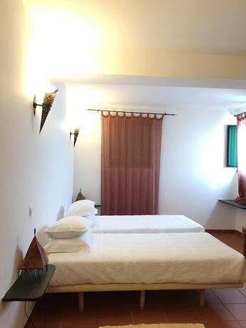 Imagen de la habitación del Hotel Monte Carvalhal da Rocha - Campground. Foto 12