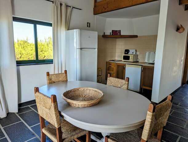 Imagen de la habitación del Hotel Monte Carvalhal da Rocha - Campground. Foto 13