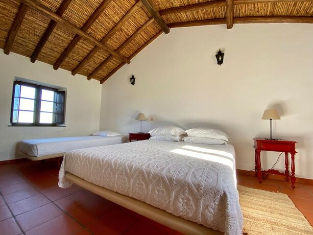 Imagen de la habitación del Hotel Monte Carvalhal da Rocha - Campground. Foto 16