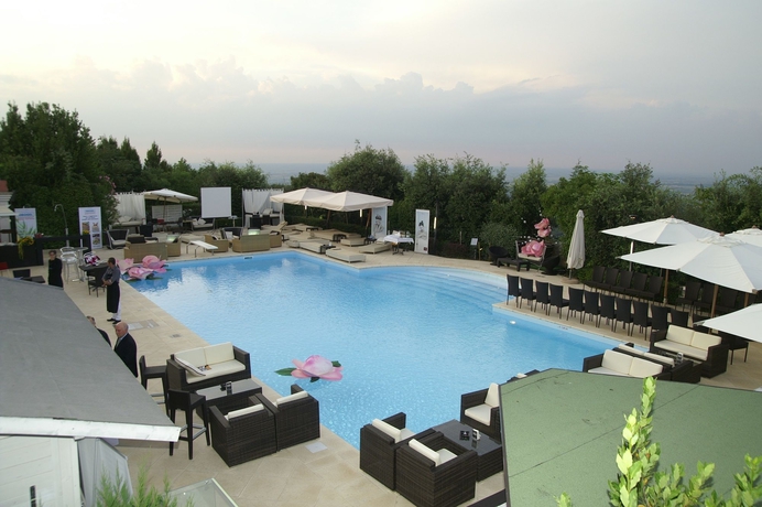 Imagen de la piscina del Hotel Monte Del Re. Foto 16