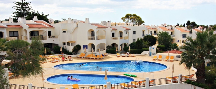 Imagen de la piscina del Hotel Monte Dourado Resort. Foto 15