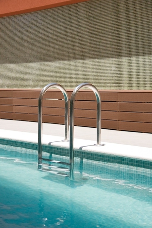 Imagen de la piscina del Hotel Monte Gordo Apartamentos and Spa. Foto 15