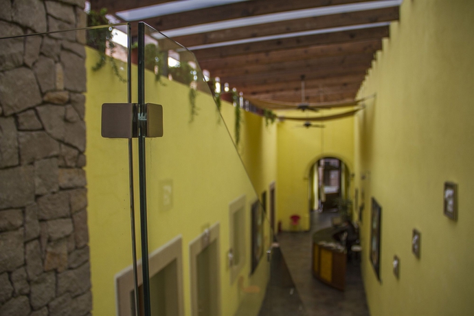 Imagen de los interiores del Hotel Monte Le&oacute;n Boutique Y Galer&iacute;a. Foto 14