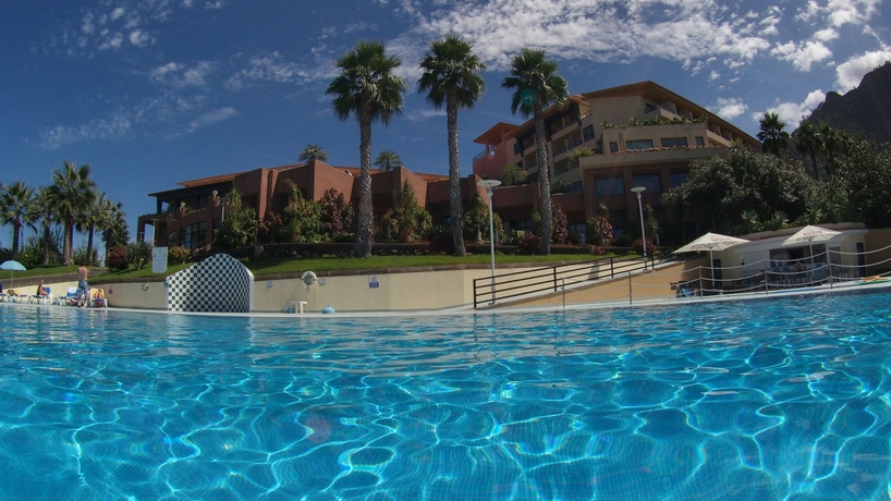 Imagen de la piscina del Hotel Monte Mar Palace. Foto 7
