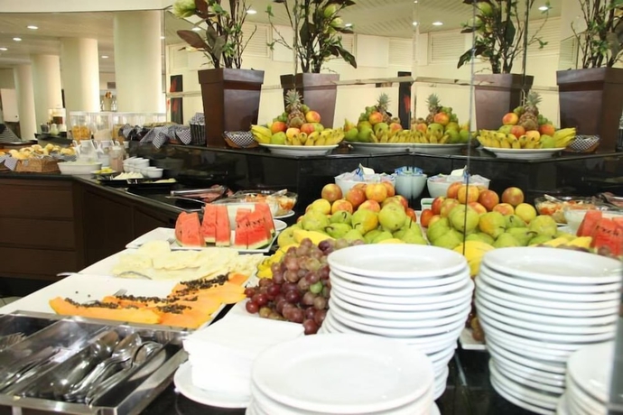 Imagen del bar/restaurante del Hotel Monte Rey. Foto 4