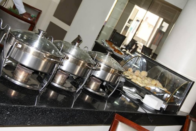 Imagen del bar/restaurante del Hotel Monte Rey. Foto 5