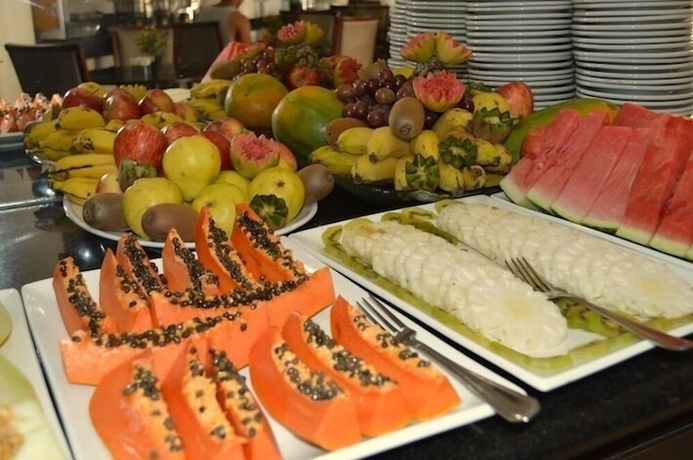 Imagen del bar/restaurante del Hotel Monte Rey. Foto 7