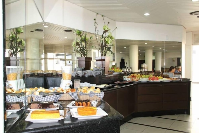 Imagen del bar/restaurante del Hotel Monte Rey. Foto 8