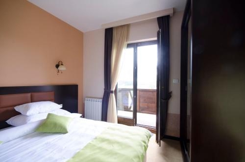 Imagen de la habitación del Hotel Monte Rosa, Cetinje. Foto 10