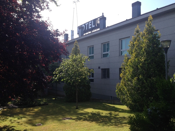 Imagen de los exteriores del Hotel Monte Rozas. Foto 16