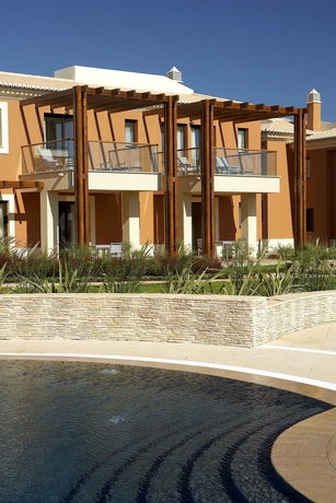 Imagen de la piscina del Hotel Monte Santo Resort. Foto 13