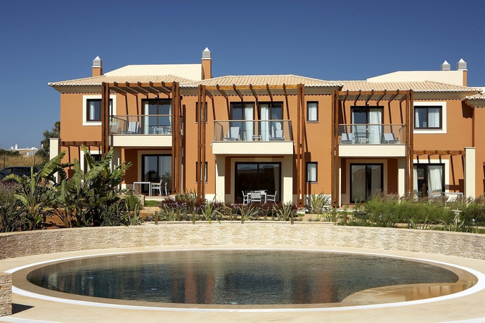 Imagen de la piscina del Hotel Monte Santo Resort. Foto 14