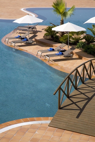 Imagen de la piscina del Hotel Monte Santo Resort. Foto 15