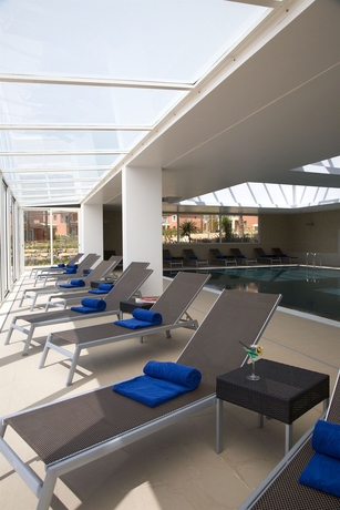 Imagen de la piscina del Hotel Monte Santo Resort. Foto 16