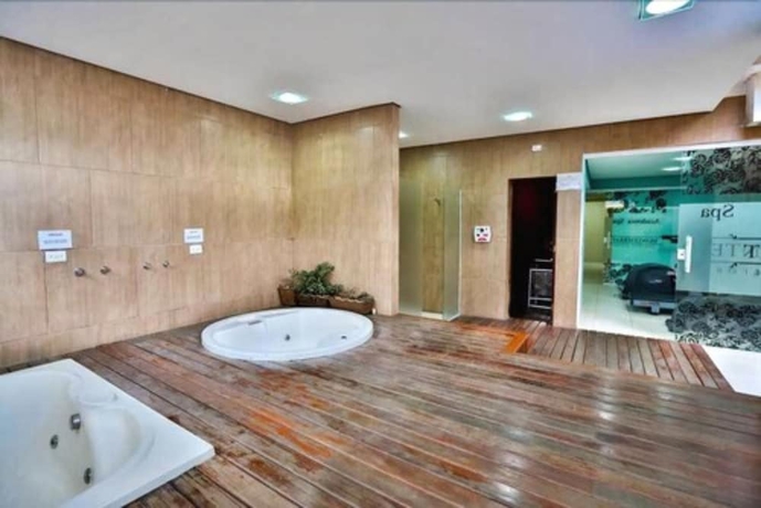 Imagen de la piscina del Hotel Monte Serrat. Foto 19