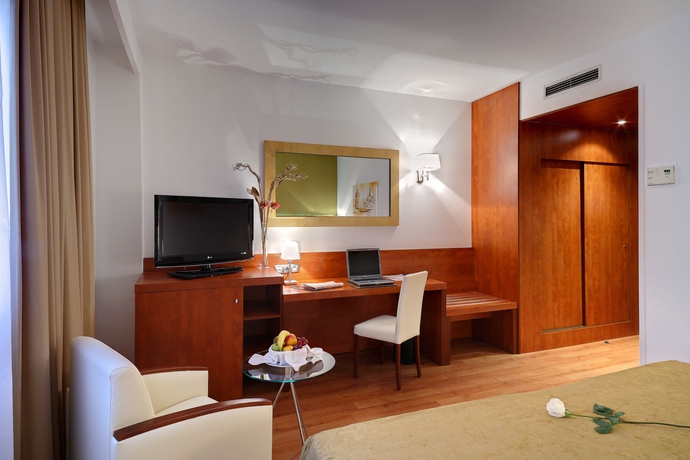 Imagen de la habitación del Hotel Monte Triana. Foto 7