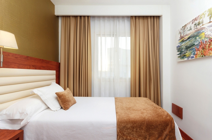 Imagen de la habitación del Hotel Monte Triana. Foto 11