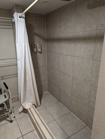 Imagen general del Hotel MonteCarlo, Kissimmee. Foto 1