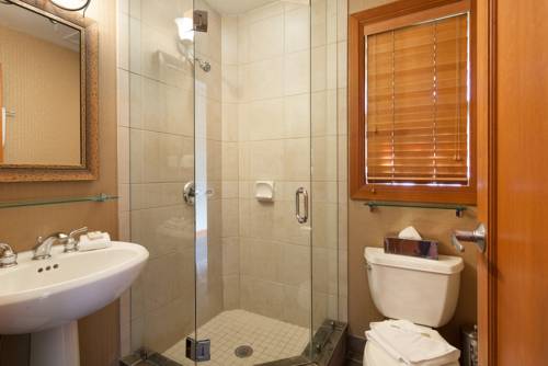 Imagen de la habitación del Hotel Montebello By Whistler Premier. Foto 8