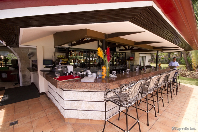 Imagen del bar/restaurante del Hotel Montebello Villa. Foto 3