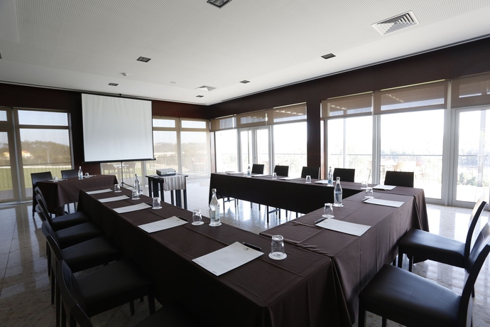 Imagen de los interiores del Hotel Montebelo Aguieira Lake Resort and Spa. Foto 10