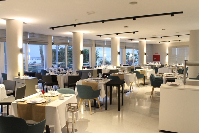 Imagen del bar/restaurante del Hotel Montebelo Girassol Maputo. Foto 2