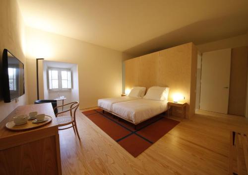 Imagen de la habitación del Hotel Montebelo Mosteiro De Alcobaça Historic. Foto 16