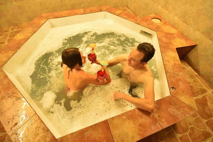 Imagen de la piscina del Hotel Montecarlo, Ibarra. Foto 20