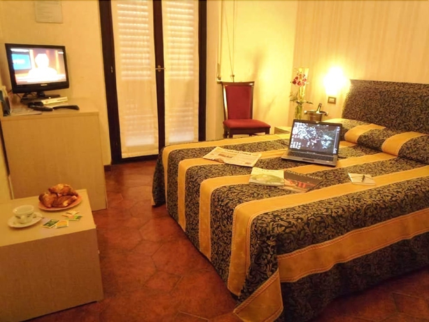 Imagen de la habitación del Hotel Montecarlo, Legnano. Foto 9