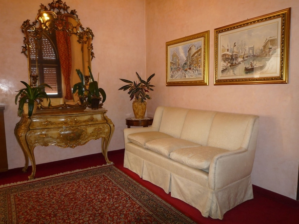 Imagen de los interiores del Hotel Montecarlo, Legnano. Foto 10