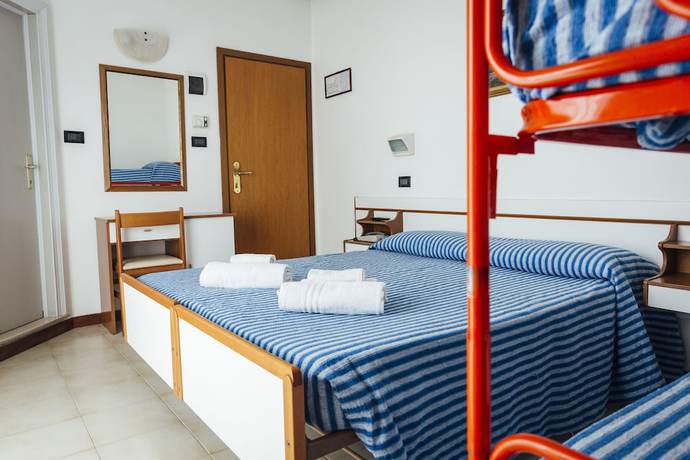 Imagen de la habitación del Hotel Montecarlo, Rimini. Foto 5