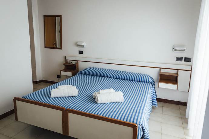 Imagen de la habitación del Hotel Montecarlo, Rimini. Foto 6