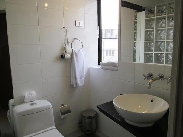 Imagen general del Hotel Montecarlo, Santiago Centro. Foto 8