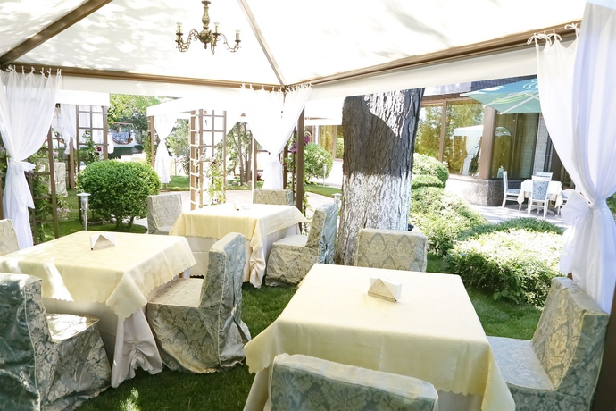 Imagen del bar/restaurante del Hotel Montecito. Foto 3