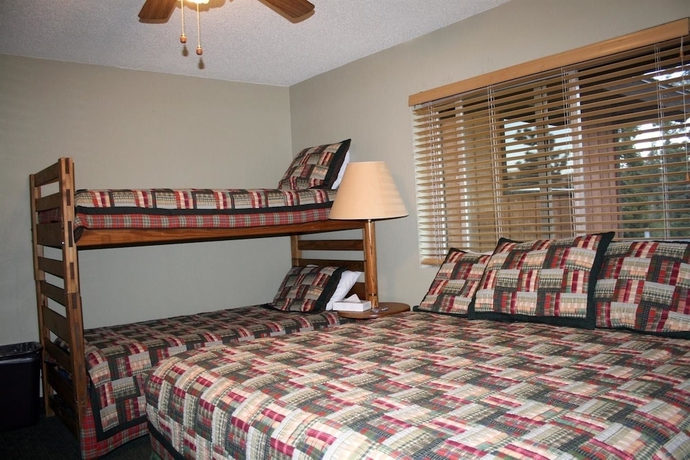 Imagen de la habitación del Hotel Montecito Sequoia Lodge. Foto 9