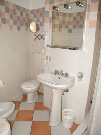 Imagen de la habitación del Hotel Montecodeno. Foto 10
