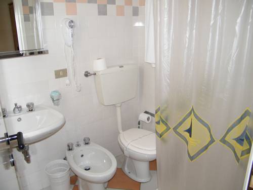 Imagen de la habitación del Hotel Montecodeno. Foto 11