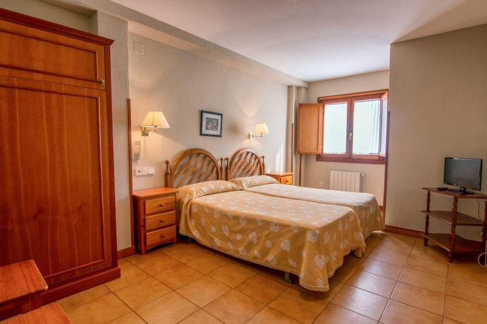 Imagen de la habitación del Hotel Montecristo, Laredo. Foto 2