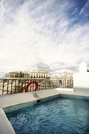 Imagen de la piscina del Hotel Montelirio. Foto 12