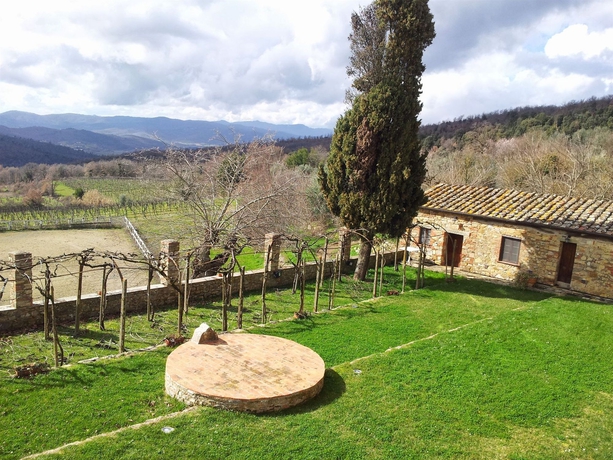 Imagen de los exteriores del Hotel Montelucci Country Resort and Agriturismo Di Charme. Foto 9