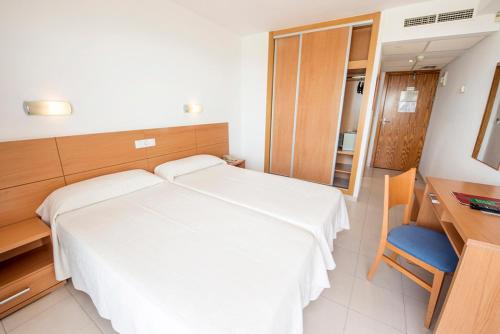 Imagen de la habitación del Hotel Montemar, Benidorm - Playa Poniente. Foto 10