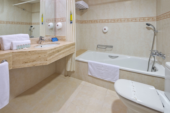 Imagen de la habitación del Hotel Montemar Maritim. Foto 5