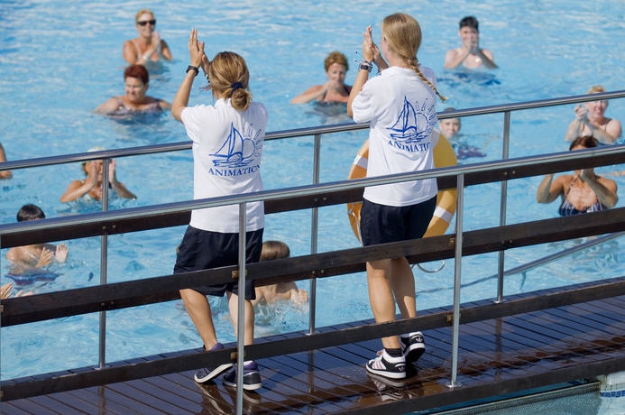 Imagen de la piscina del Hotel Montemar Maritim. Foto 14
