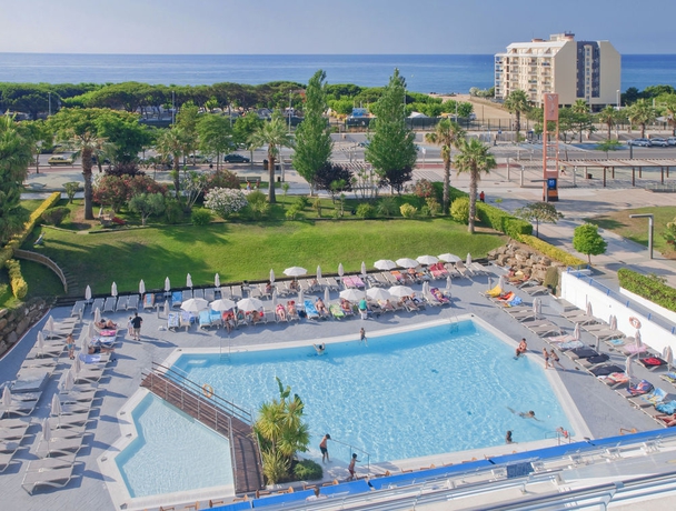 Imagen de la piscina del Hotel Montemar Maritim. Foto 16