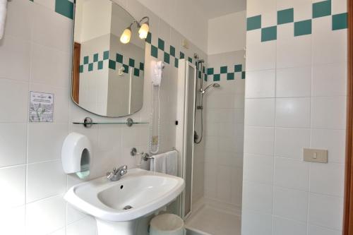 Imagen de la habitación del Hotel Montemerlo, Fetovaia. Foto 6