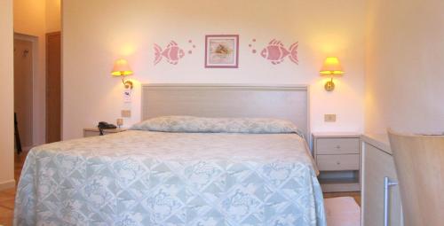 Imagen de la habitación del Hotel Montemerlo, Fetovaia. Foto 7