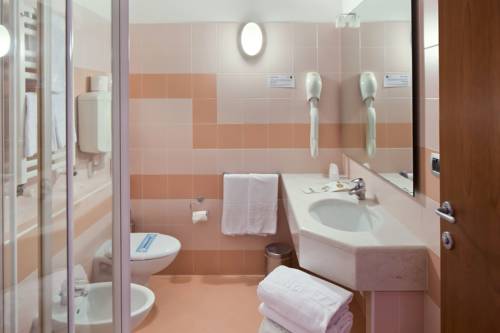 Imagen de la habitación del Hotel Montemezzi. Foto 6