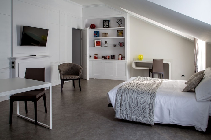 Imagen de la habitación del Hotel Montenapoleone Suites. Foto 2
