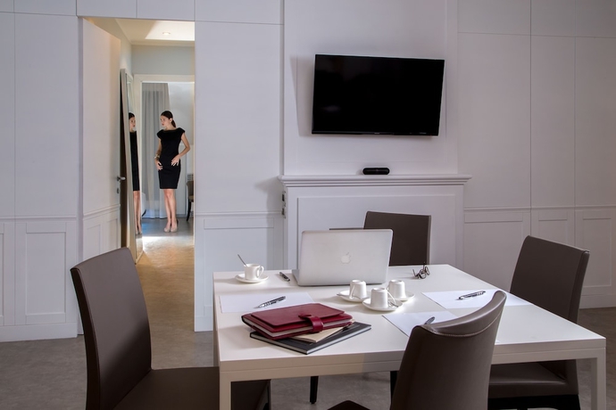 Imagen de la habitación del Hotel Montenapoleone Suites. Foto 6