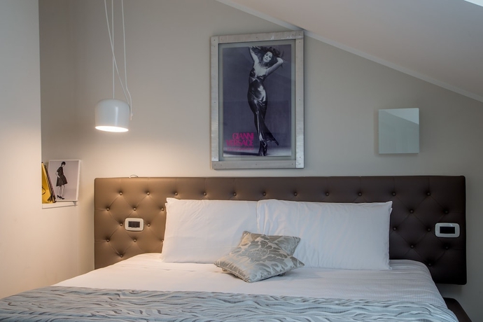 Imagen de la habitación del Hotel Montenapoleone Suites. Foto 8